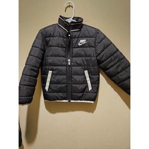 Nike Toddlers Puffer Jacket. EUC 3T